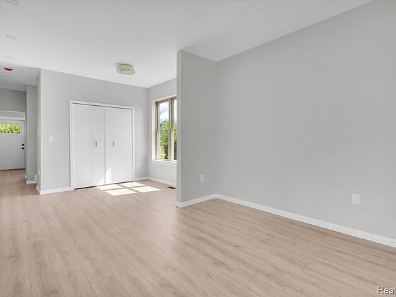4th image of 6172 16th St