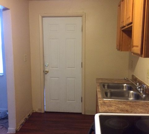 2nd image of 827 Manning Ave