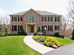 616 Whispering Pines Dr, Pittsburgh, PA 15238