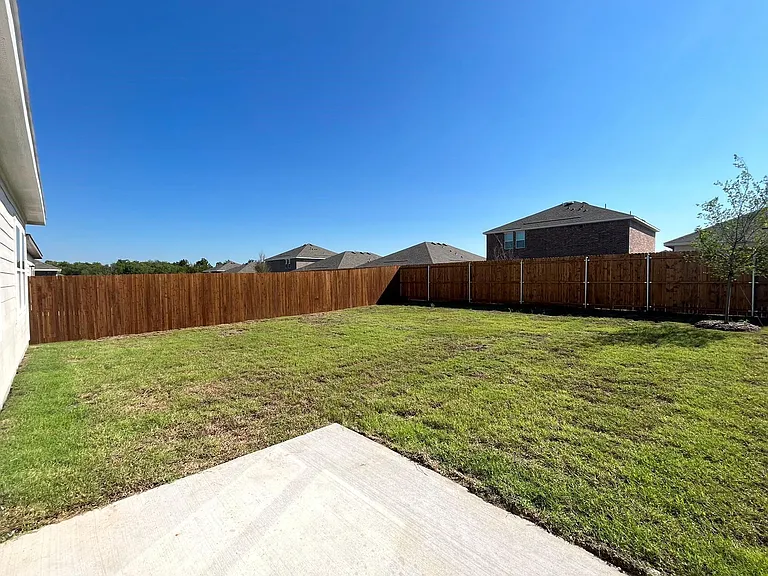 786 Yorkshire Dr — Photo 23