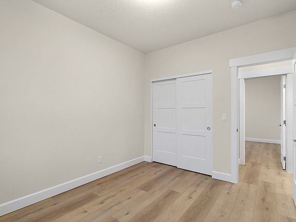 5th image of 2411 E Kinglet Ln