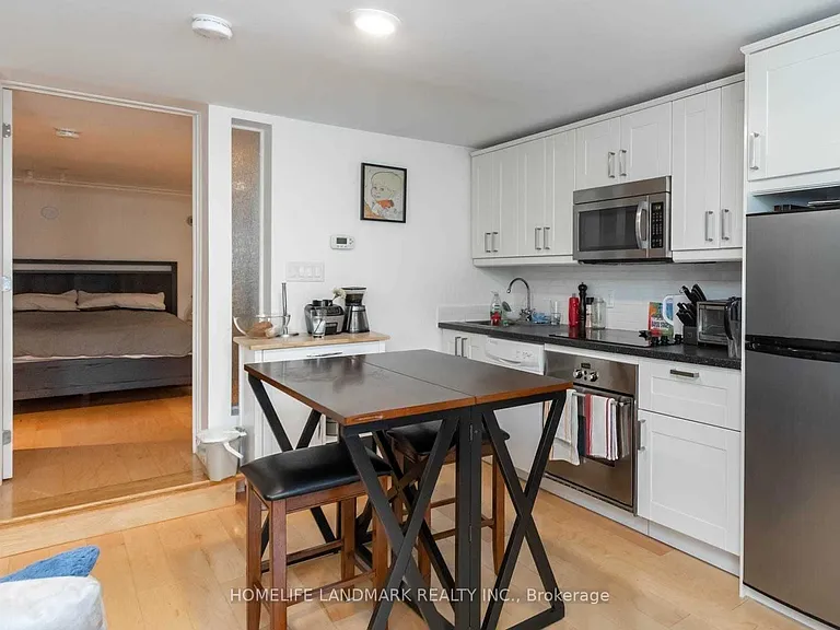 105 Chatsworth Dr #3 — Photo 5
