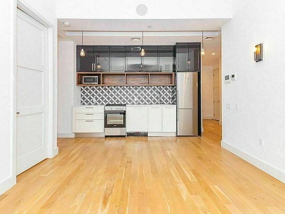 4th image of 41-21 28th St #3R