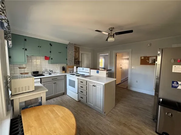 35 Brewer St APT 2, Newport, RI 02840