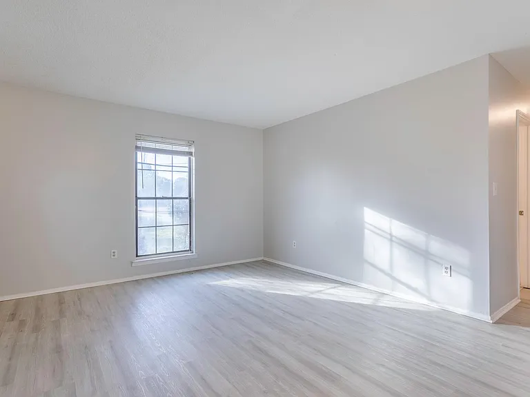 212 Bobbie Ct — Photo 8