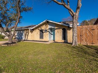 622 Country Ln, Grand Prairie, TX 75052