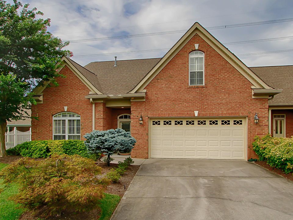 1st image of 900 Altamont Way