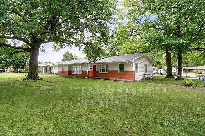 3 bed, 2.0 bath, 1620 sqft, $1,545 — Photo 2