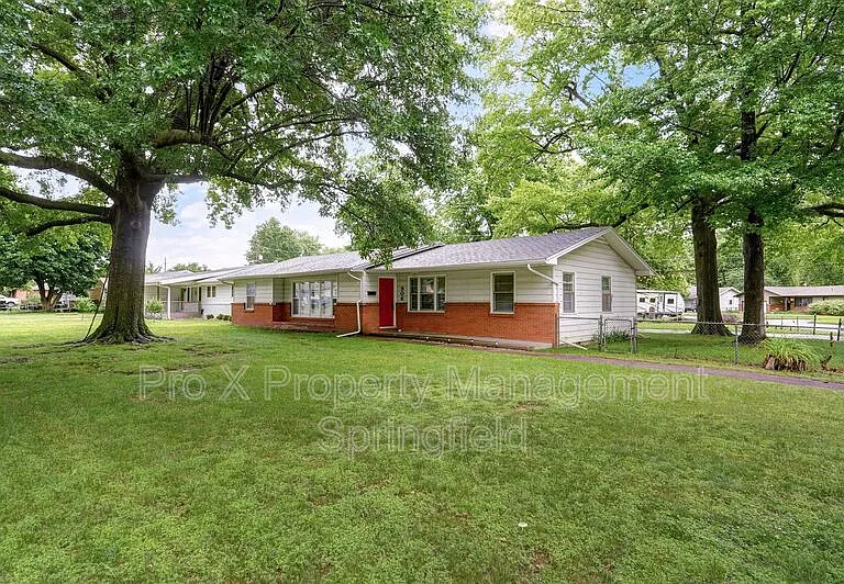 906 N Belview Ave — Photo 3