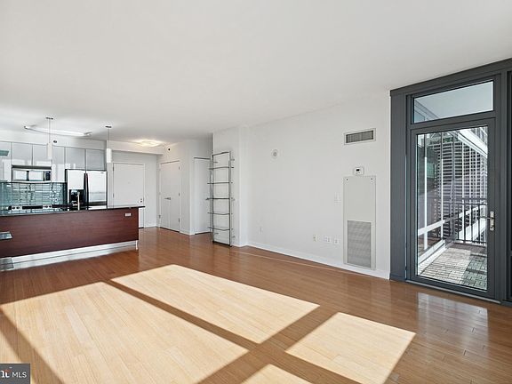 5th image of 2101 Market St Unit 405