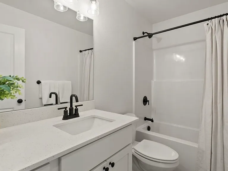 893 NE Laurel Springs Dr — Photo 7