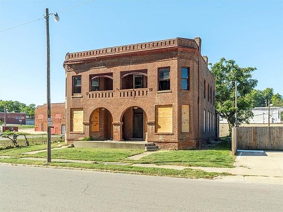 3rd image of 1343 Buchanan Ave