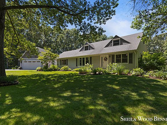 2nd image of 5565 Chauncey Dr NE