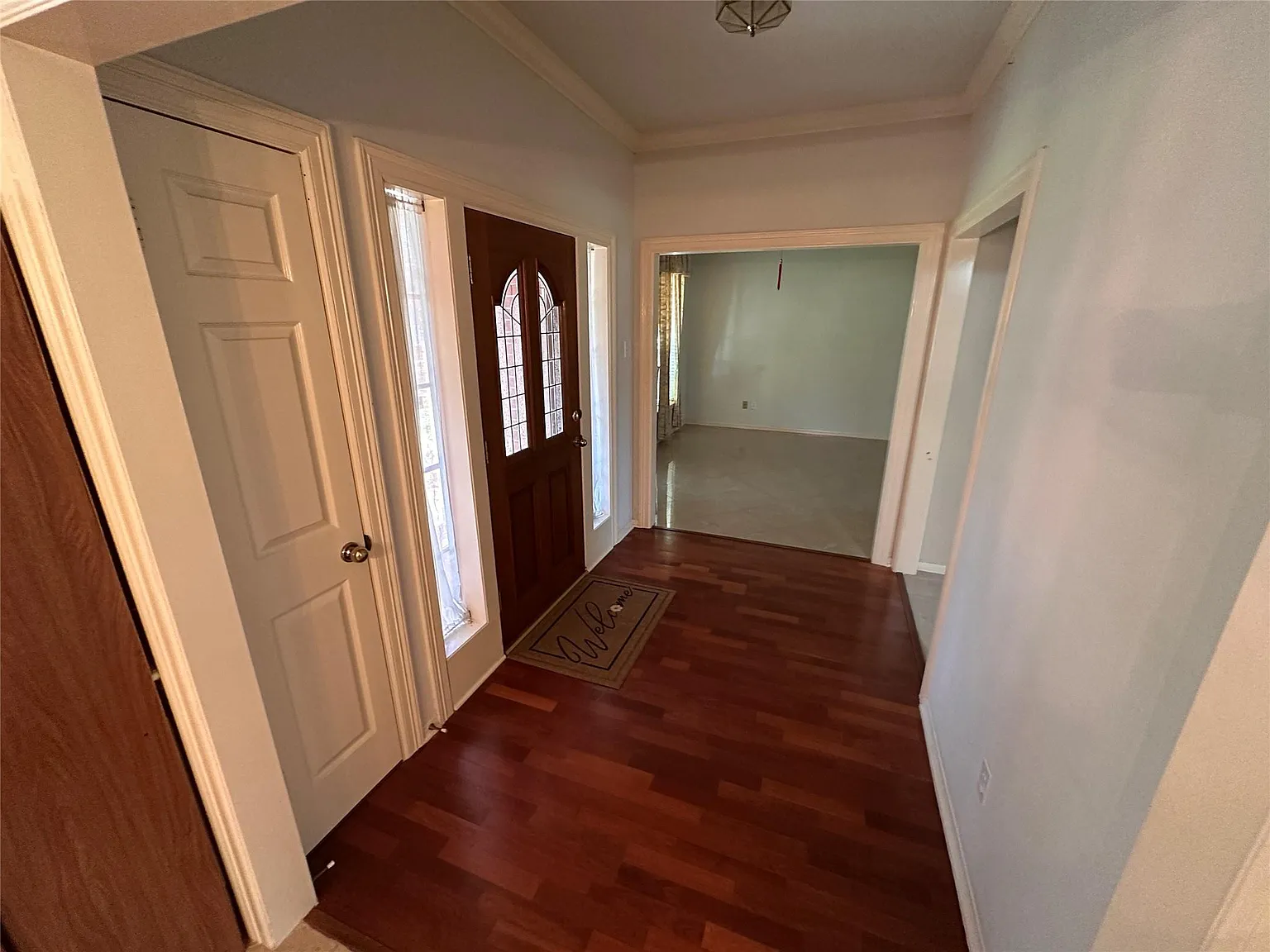 4 bed, 2.5 bath, 2396 sqft, $2,390 — Photo 4