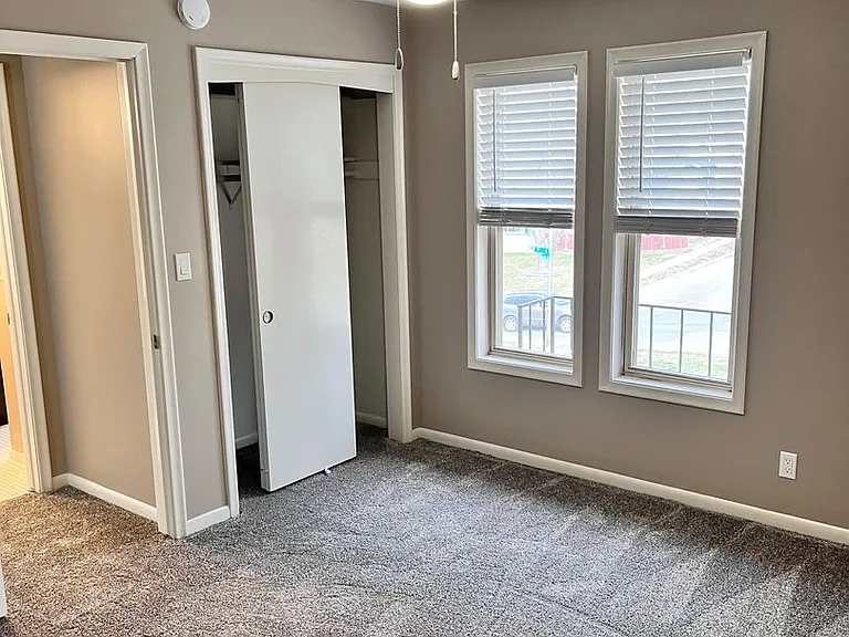 Bristol Square Apartments — Photo 24