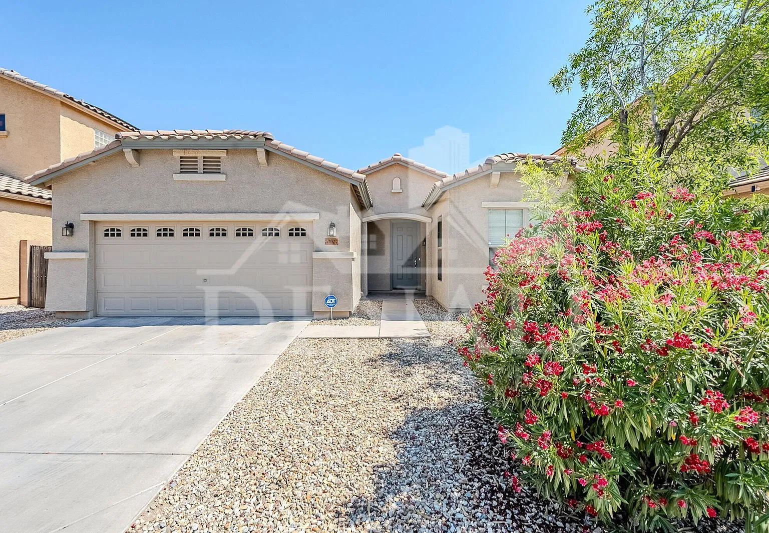 4 bed, 2.0 bath, 1711 sqft, $1,995 — Photo 2