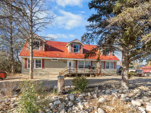 20 N 2nd St E, Cowley, WY 82420