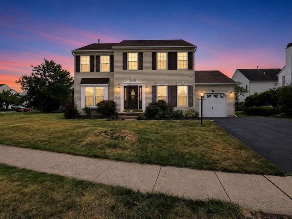 402 Candlewood Way