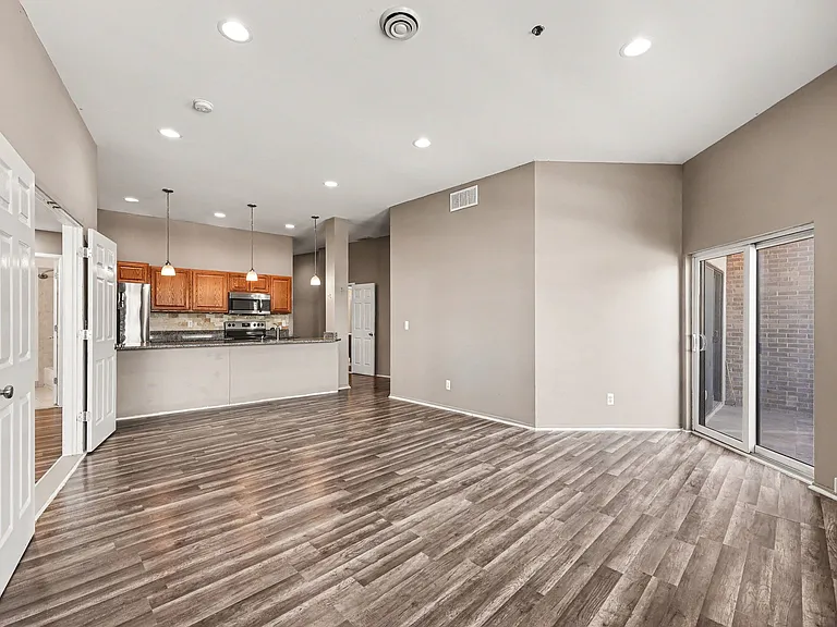 32821 Grand River Ave #B — Photo 6