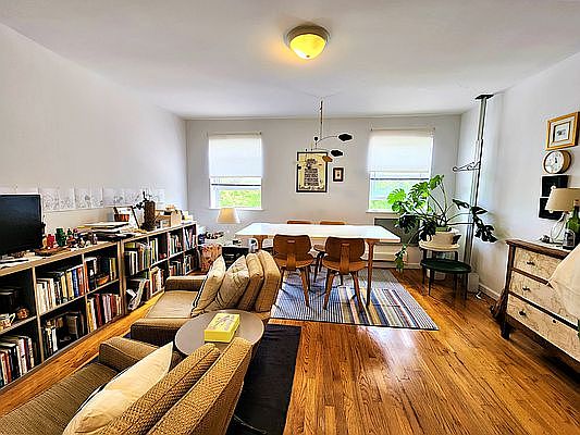 2nd image of 276A 18th St APT 2
