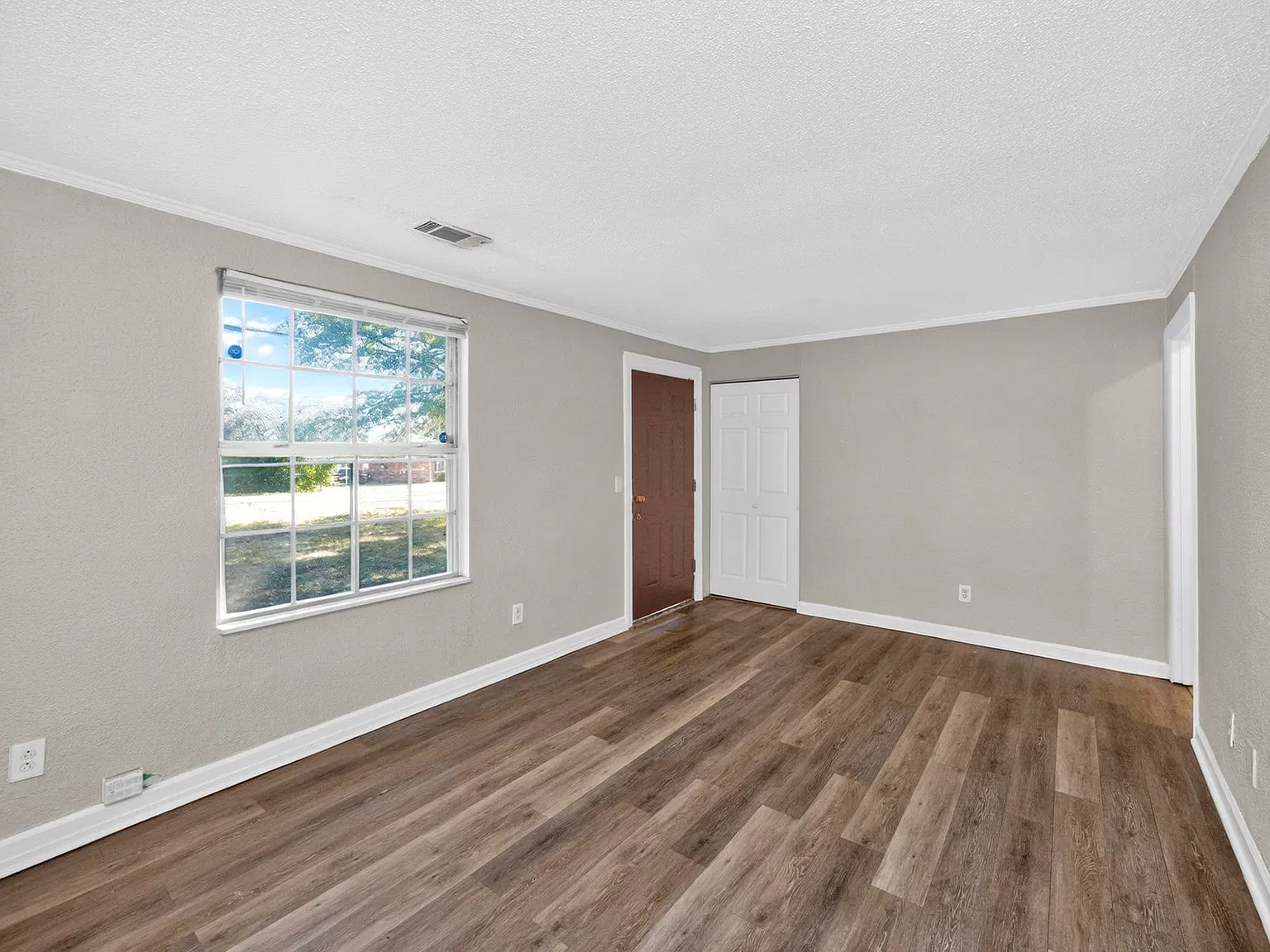 3 bed, 1107 sqft, $2,000 — Photo 4