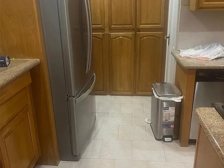 10933 Francis Lewis Blvd — Photo 7