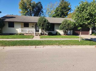 455 6th St, Prairie Du Sac, WI 53578