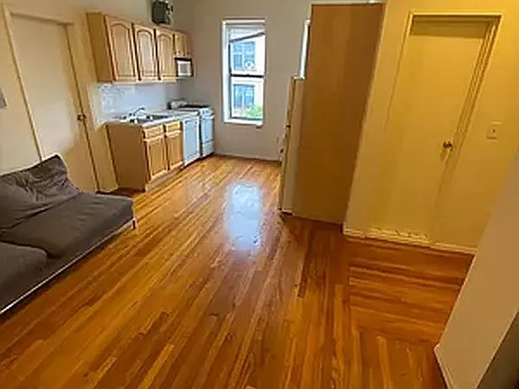 5th image of 565 W 188th St APT 51