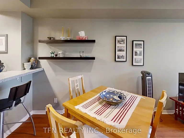 801 King St W #712 — Photo 5
