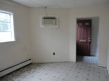 4th image of 380 Scott St