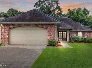 302 Quiet Meadows Cir, Youngsville, LA 70592