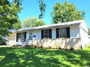 320 McDivitt Ave, Lincoln, IL 62656