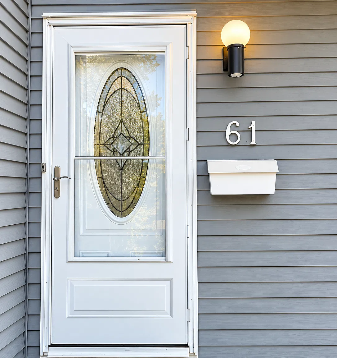 Spacious 3 Bedroom + Den Townhouse in Riverbend | 1.5 Bathrooms | In-Suite Laundry | Pet Friendly... — Photo 2