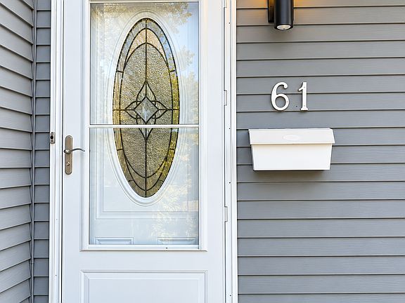 2nd image of 61 Riverbend Rd NW