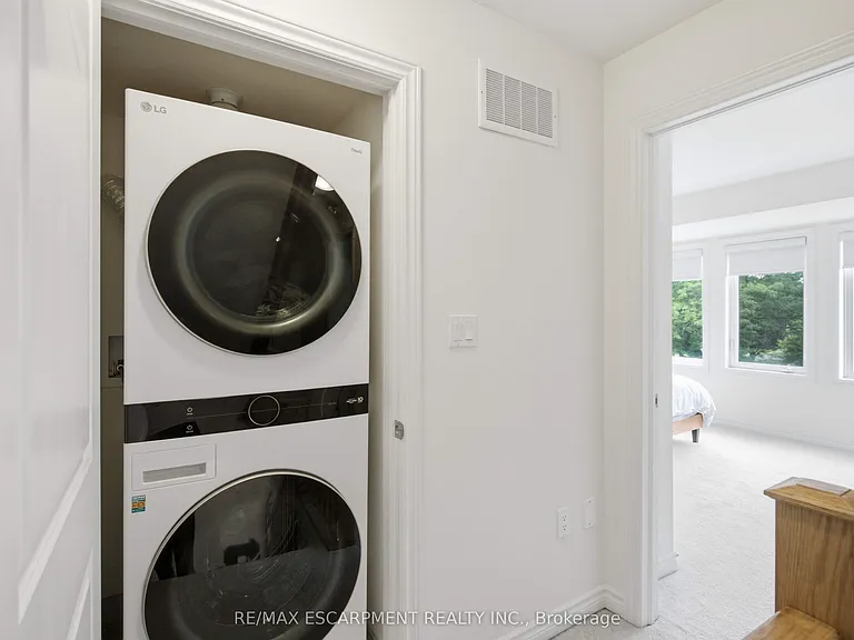 383 Dundas St E #49 — Photo 24