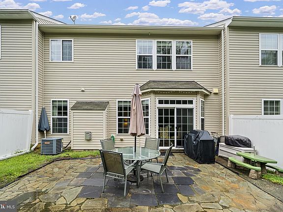 2nd image of 44163 Beaver Creek Dr