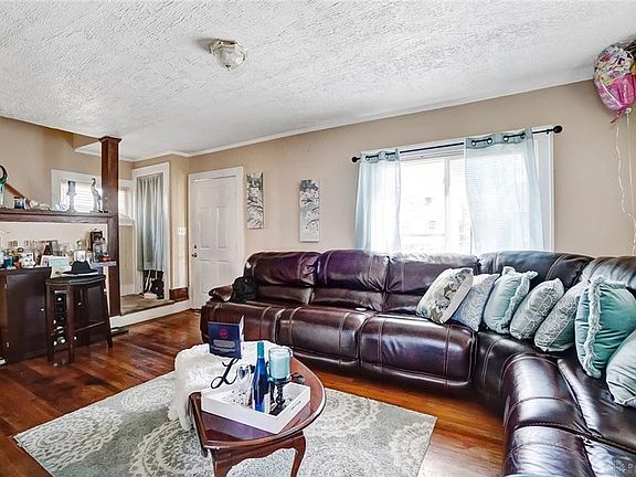 3rd image of 2057 Emerson Ave