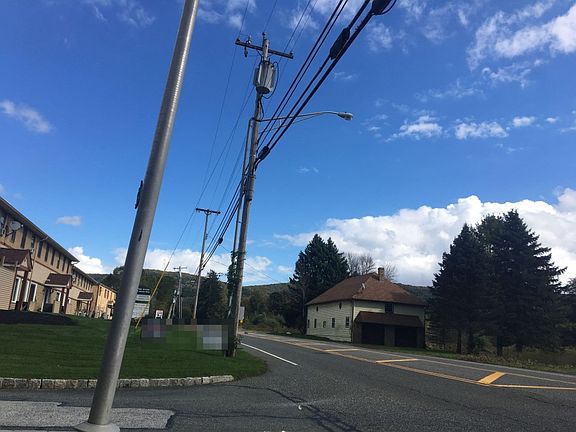 4th image of 20 Lakeview Dr