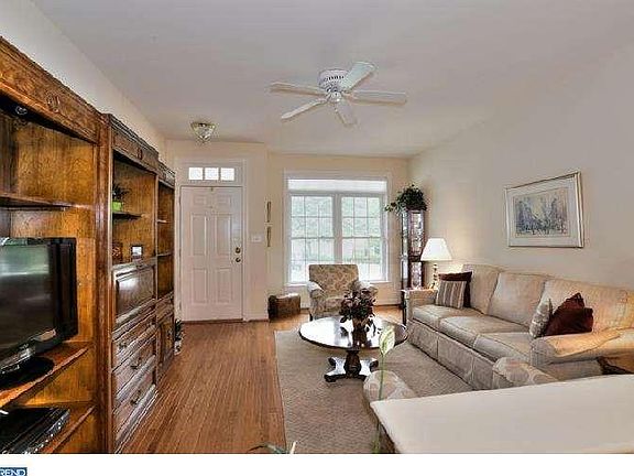 4th image of 315 Regis Falls Ave