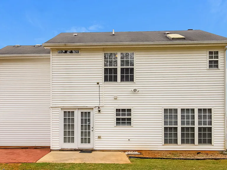 2424 Glen Laurel Dr — Photo 17