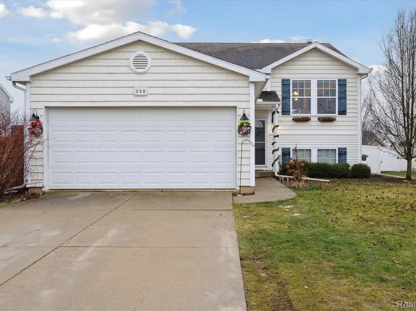 308 Cimarron Dr, Howell, MI 48855