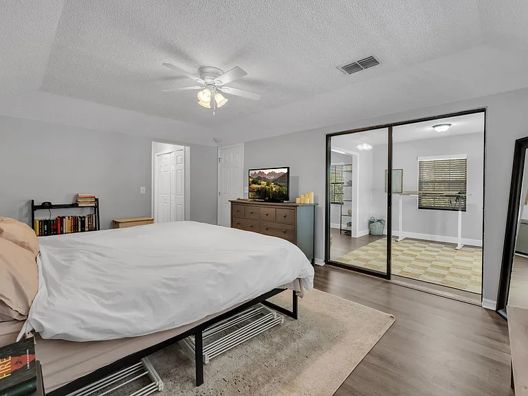 411 S Willow Ave — Photo 43