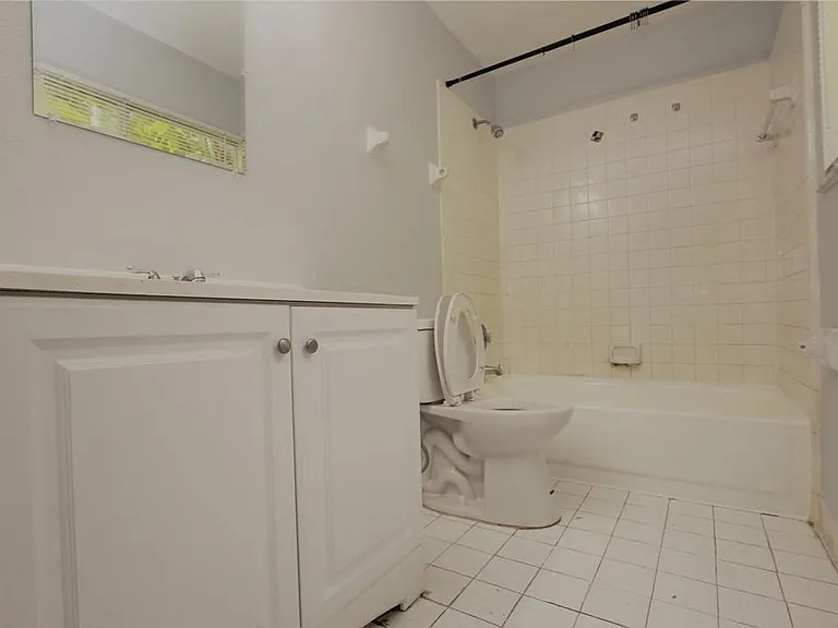 3413 NW 44th St #201 — Photo 15