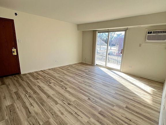 2nd image of 4322 Lindenwood Dr #3SW