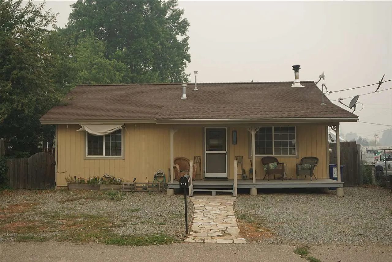 191 Railway Ave photo 1
