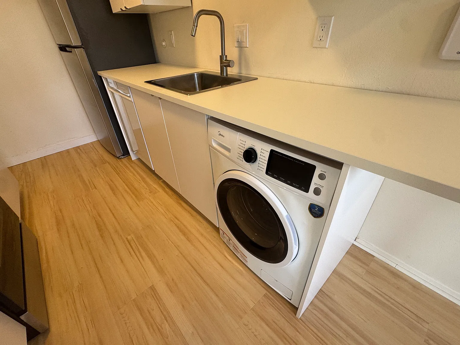 2 bed, 1000 sqft, $3,195 — Photo 3
