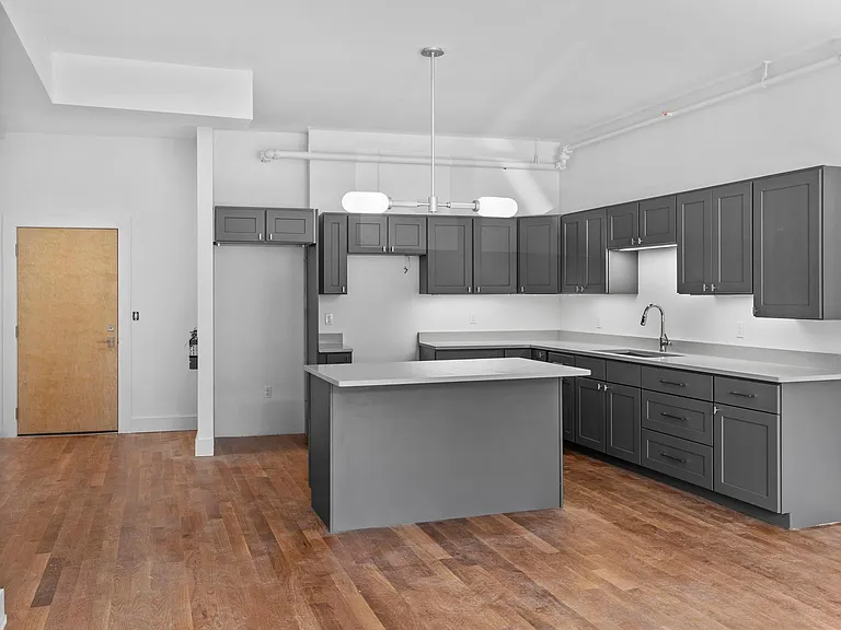 31 Centre St #201 — Photo 4