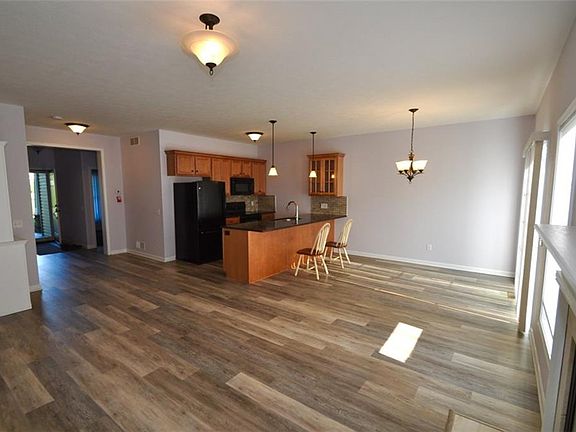 4th image of 7 Sonoma Dr