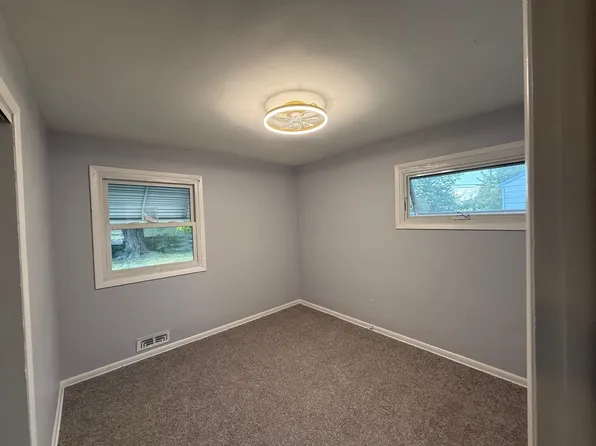 4208 Larkspur Ln, Warrensville Heights, OH 44128