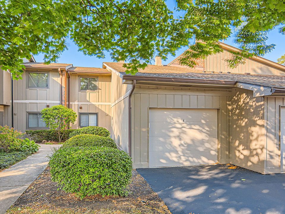 1st image of 29W410 Emerald Green Dr #22